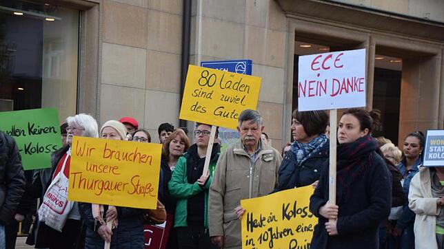 In den Protest der ECE-Gegner klinkt sich auch die Linke ein. Die Partei ruft den Gemeinderat dazu auf, am Dienstag gegen das Center ...