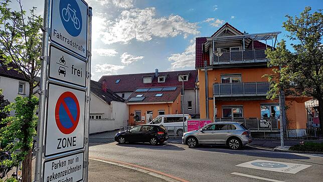 Hier haben Fahrräder Vorfahrt: Die Fahrradstraße Schlachthausstraße (im Bild) mit Verbindung Roseneggstraße und Randenbahn ist im ...