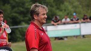 Patrick Fossé, Trainer des FC Königsfeld, ist mit der Leistung seiner Mannschaft zufrieden: „Wir haben das Spiel aufgrund unserer guten ...