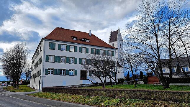 Der ehemalige Kelhof des Klosters Kreuzlingen im Friedrichshafener Stadtteil Hirschlatt: Wer hier etwas zu melden hatte, vererbte meist ...