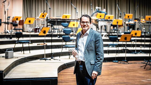 Den kennen wir doch? Richtig, von 2013 bis 2018 war Beat Fehlmann Intendant der Südwestdeutschen Philharmonie, schraubte dort die ...