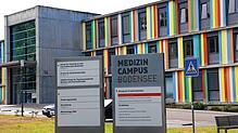 Das Medizinische Versorgungszentrum, kurz MVZ, ist am Klinikum Friedrichshafen angesiedelt.