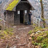Im Bild die Felsenhütte oberhalb des Wehra-Staubeckens.