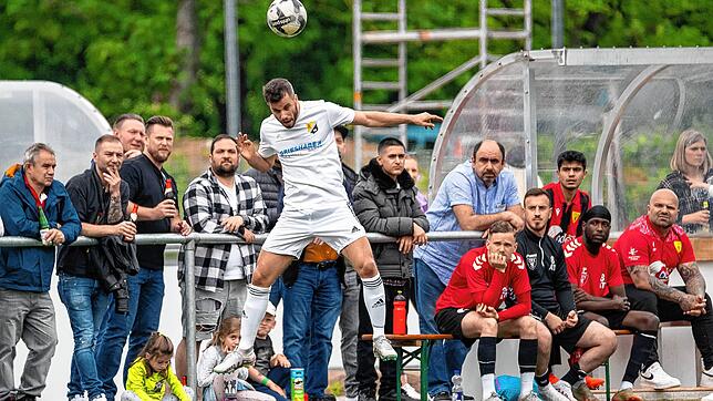 Vollstrecker und Ideengeber: Der Laufenburger Sandro Knab rettete seiner Mannschaft in der vierten Minute der Nachspielzeit mit seinem ...