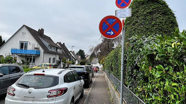 Die Jahnstraße wurde während des Elisabethenmarktes zur Umleitung umgewidmet. Wer dort trotz Verbotsschildes sein Auto abstellte, ...