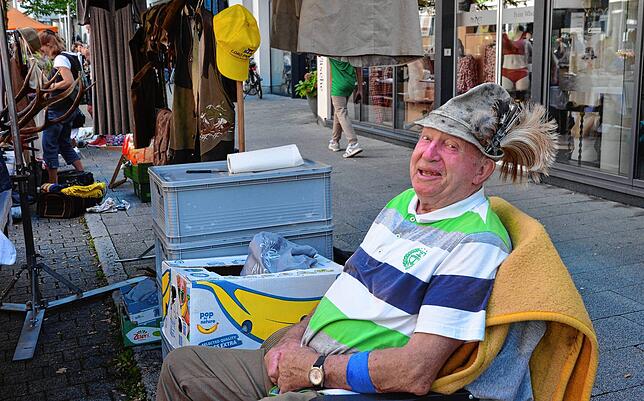 Bild 9: Reges Treiben auf dem Flohmarkt in Markdorf