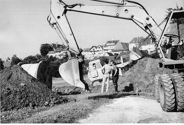 Die Bagger legen mit den Bauarbeiten für das Stockacher Gymnasium los.