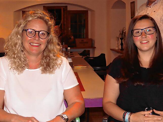 Die Wehrer Narrenzunft hat einen reibungslosen Wechsel in der Führung vollzogen. Petra Meier (links) ist die neue Oberzunfträtin, Sarah ...