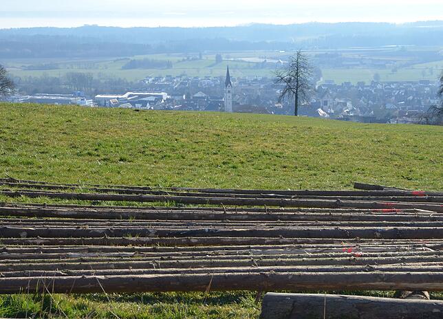 Bild 14: Erste Bilder vom Funken-Aufbau auf der Markdorfer Panzerwiese – So entsteht das Spektakel!