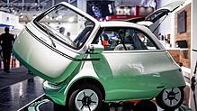 Das Stadtauto Microlino 2.0 ist während der IAA zu sehen. Der Akku reicht für 200 Kilometer, 90 Stundenkilometer sind drin.