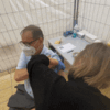 VS-Oberbürgermeister Jürgen Roth ist am Mittwoch der erste, der sich im neuen Impfstützpunkt im Schwarzwald-Baar-Center die ...