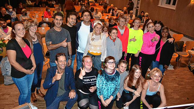 Alle glücklichen Preisträger beim Gruppenbild nach der Übergabe der Preise