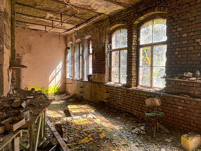 So sieht es im Innern der Fabrik aus, die neuen Eigentümer wollen die Backsteinwände sichtbar machen.
