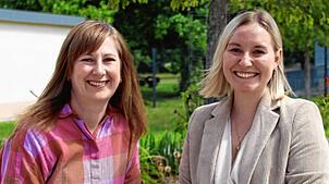 Berufsberaterin Judy Fleischer (links) von der Agentur für Arbeit in Waldshut, hat der momentan arbeitslosen Nele Schmidt aus ...