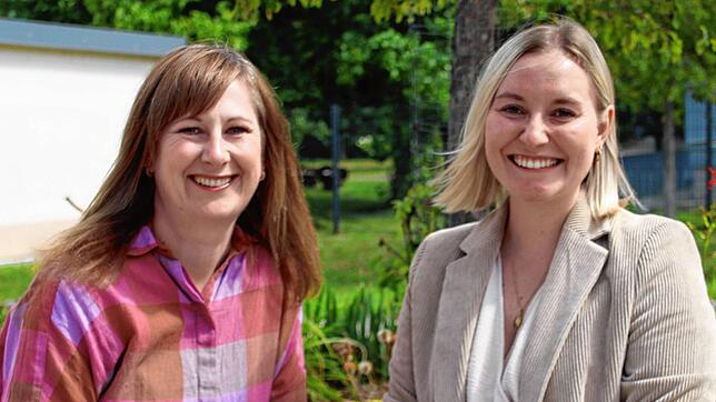 Berufsberaterin Judy Fleischer (links) von der Agentur für Arbeit in Waldshut, hat der momentan arbeitslosen Nele Schmidt aus ...