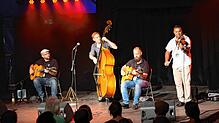 Das Simon-Ort-Trio spielt mit Wattie Rosenberg im kleinen Zelt.