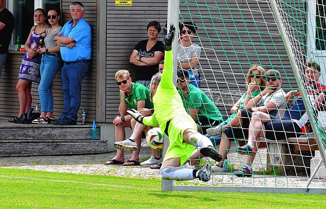 Bild 20: SV Waldhaus II gewinnt Kellerduell gegen DTFV Bad Säckingen mit 2:1 – und wir haben Fotos!