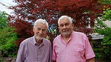 Die ehemaligen Vorsitzenden des Warmbacher Männergesangvereins Werner Böhler (rechts) und Albert Ganter lösen den Verein nach 131¦Jahren ...