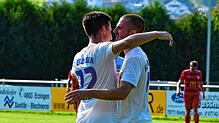 Geschenke unter Stürmern beim FC Erzingen: Bruno Golic (links) ermöglichte seinem Offensivpartner Shaban Limani mit einem ...