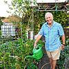 Gießen ist in diesen heißen Tagen die Dauerbeschäftigung für alle, die einen Garten haben: Josef Jäger, Schriftführer beim ...