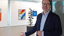 Er vermittelt auch Neueinsteigern gerne einen Zugang zu moderner Kunst: Im Rahmen von „Der SÜDKURIER öffnet Türen“ lädt der Galerist ...
