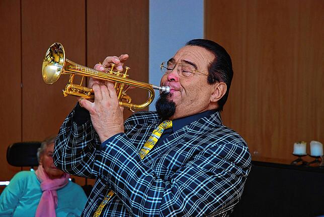 Startrompeter Walter Scholz, hier beim Auftritt im Lorenzhaus 2011, genoss gutes Essen im Gasthaus „Zur Stadt Frankfurt“.