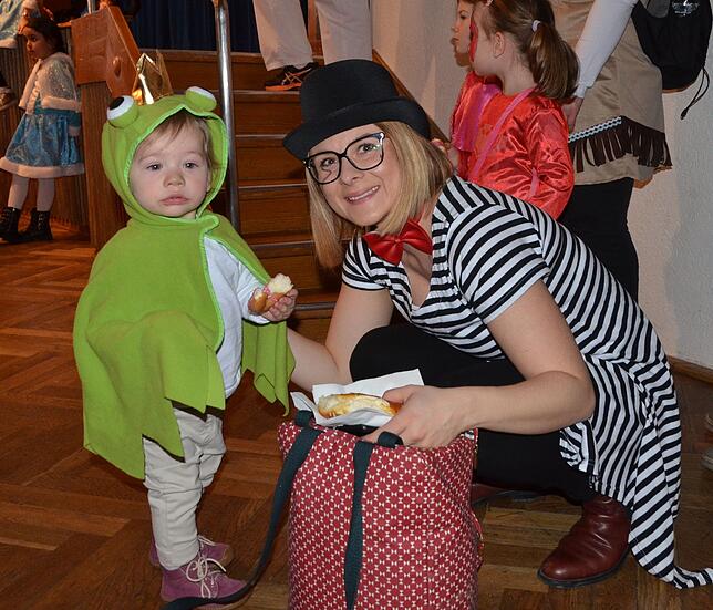 Bild 8: Die Bilder vom Kinderball in der Markdorfer Stadthalle
