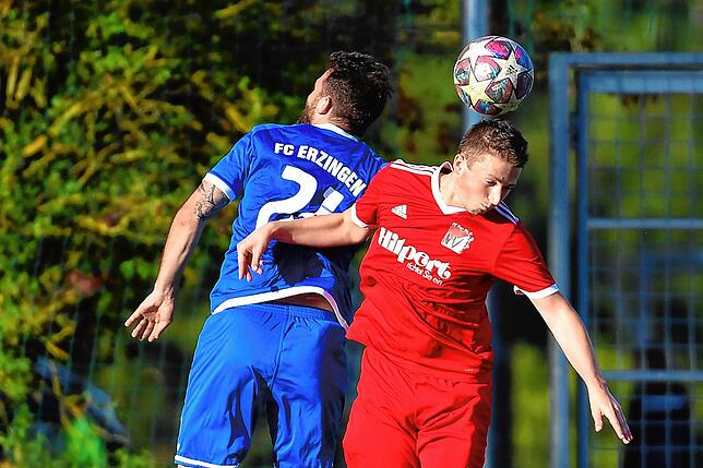 Bild 8: Spitzenreiter FC Erzingen setzt sich mit 5:0 beim FC RW Weilheim durch &ndash; und wir haben die Bilder!