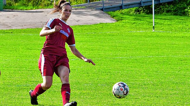Und los geht&lsquo;s: Jennifer Birkenberger erzielte den ersten Treffer für den FC Hochrhein beim 7:5-Sieg gegen den FC Hausen i.W.