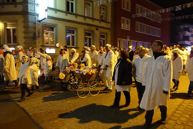 Bild 12: Die Bildergalerie vom Narrensprung und dem Hemdglunker-Umzug in Bonndorf. Mit Video!