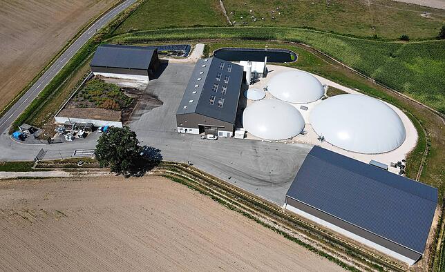 In Simard, Frankreich, steht diese von Boris Dold betreute Biogasanlage. Sie stellt Biogas her, das zur Hälfte zu Biomethan gereinigt wird.
