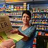 Auch den SÜDKURIER gibt es hier: Iris Schwer hat sich mit der Übernahme des Schreib- und Tabakwarengeschäfts Zipelius in St. Georgen ...