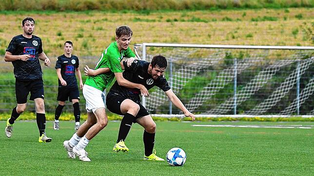 Die SG Dauchingen/Weilersbach (am Ball Jonas Mang) verliert deutlich gegen den FC Furtwangen.