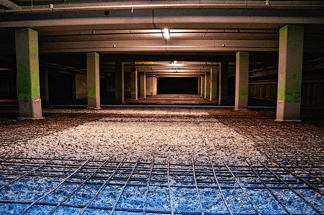 Blick in das Hintere des Parkdecks U1 (früher Deck 2) unter dem Buchhornplatz: Hier stehen in den kommenden Tagen Betonarbeiten an. Die ...