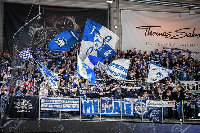 Ebenfalls in Schwenningen betrieb Pfaff die Stadiongaststätte bei den Wild Wings.