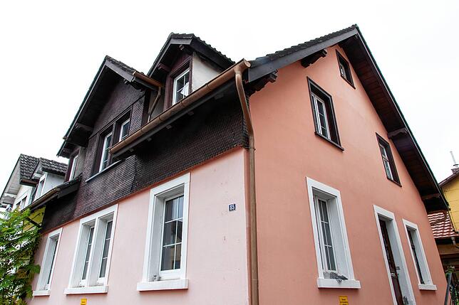 Seit mindestens einem Jahr soll laut Weber dieses Wohnhaus leer stehen. „Wenn wir genug Wohnraum hätten, wäre mir das egal.“