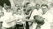 Als der Hohentwiel 1969 von Tuttlingen an Singen überging, feierten die Menschen ausgelassen. Der damalige Oberbürgermeister Theopont ...