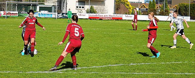 Bild 7: FC Hochrhein wehrt sich tapfer beim 1:2 gegen Spitzenreiter SV Deggenhausertal &ndash; wir haben Bilder!