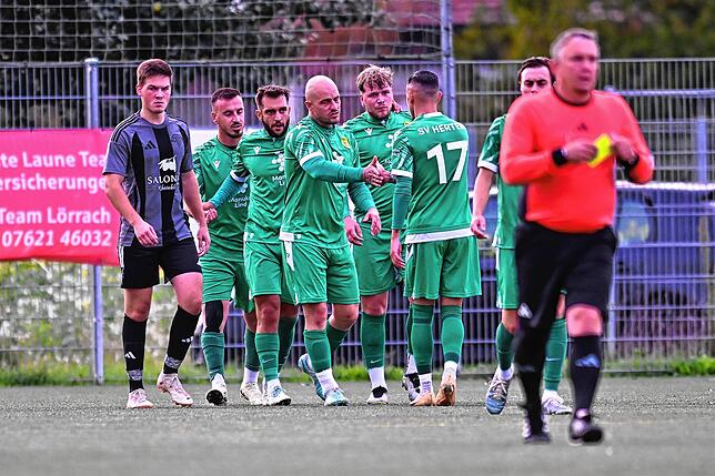 Bild 1: SV Herten setzt sich mit 4:1 gegen FC Hochrhein durch – und wir haben Bilder!