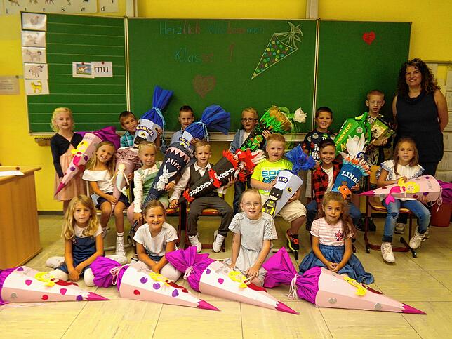 Die Grundschüler der Kardinal-Bea-Schule in Blumberg-Riedböhringen mit Klassenlehrerin Hadice Pfitzenmeier.