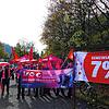 Ein rot-weißer Banner am Zaun und schrille Trillerpfeiffen machen die Botschaft unüberseh- und hörbar: Beim Warnstreik am Dienstag bei ...