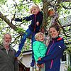 Walter Drexler, hier mit Tochter Denise Zimmermann und ihren Kindern Maya und Leo, ist ein Urgestein des TSV. 1979 rief er die ...