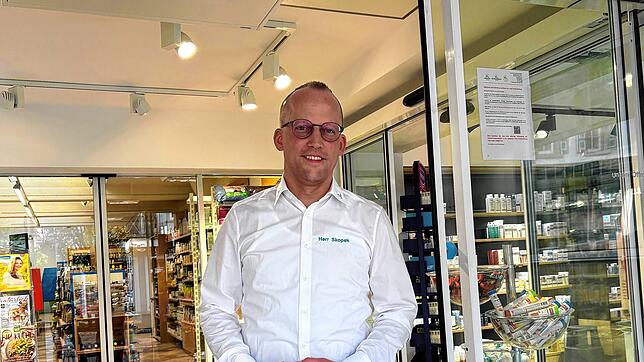 Simon-Peter Skopek, hier im Oktober in der Schwarzwald-Apotheke in Königsfeld, schließt die Eschachapotheke in Niedereschach – und will ...