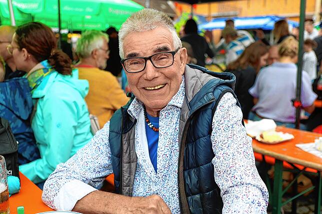 Bild 30: Frühschoppen und Flohmarkt locken die Besucher – so endet das Dingelsdorfer Herbstfest 2024