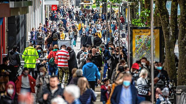Viel Betrieb auf der Stuttgarter Königstraße: Für die geltenden Regeln ist die Inzidenz künftig nicht mehr allein entscheidend.