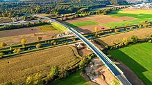 Eine Aufnahmen der neuen Ortsumfahrung von Oberlauchringen vom Oktober des vergangenen Jahres, als die Straße gerade fertiggestellt war.