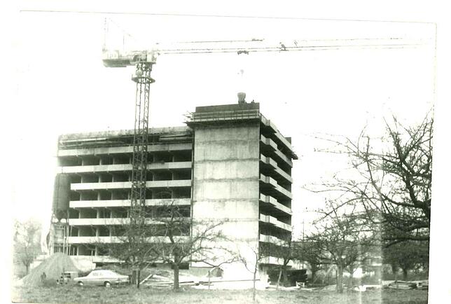 Bild 2: Als Tiengen sein Hochhaus bekam: Gemeinderat entschied sich trotz Skepsis für den Bau
