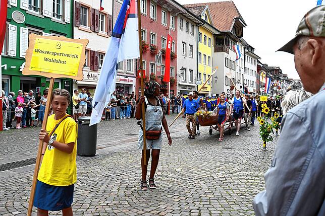 Bild 21: So schön ist das bunte Treiben am Chilbi-Festumzug (Teil 1)