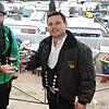 Die Zimmerleute Matthias Mayer (links) und Stefan Joos kurz vor dem Richtspruch am Adler-Areal in Iznang. Bild:Gerald Jarausch