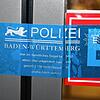 Nach dem Überfall am 17. Januar wurde die Eingangstür der Norma-Filiale von der Polizei versiegelt. Bild: Siegfried Volk